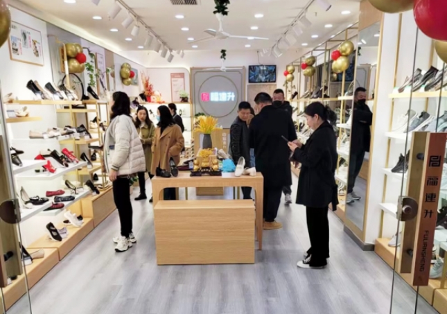 開老北京布鞋店年收入？