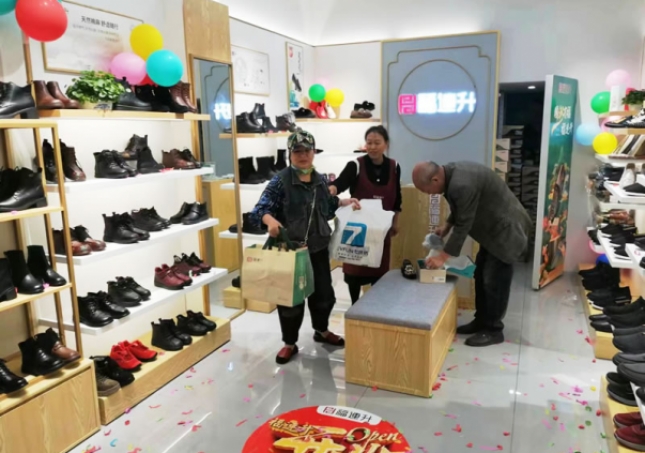 揭秘鞋服業(yè)擴(kuò)張戰(zhàn)略：成功店主如何精準(zhǔn)把握時(shí)機(jī)，再開(kāi)新店？