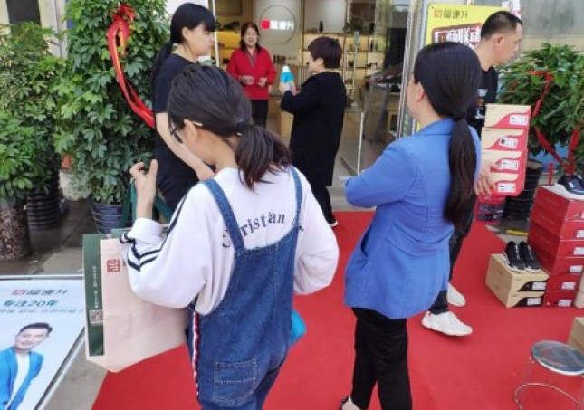 賀：福連升河南鄭州郭店鎮(zhèn)老北京布鞋、休閑鞋專賣店正式開(kāi)業(yè)！