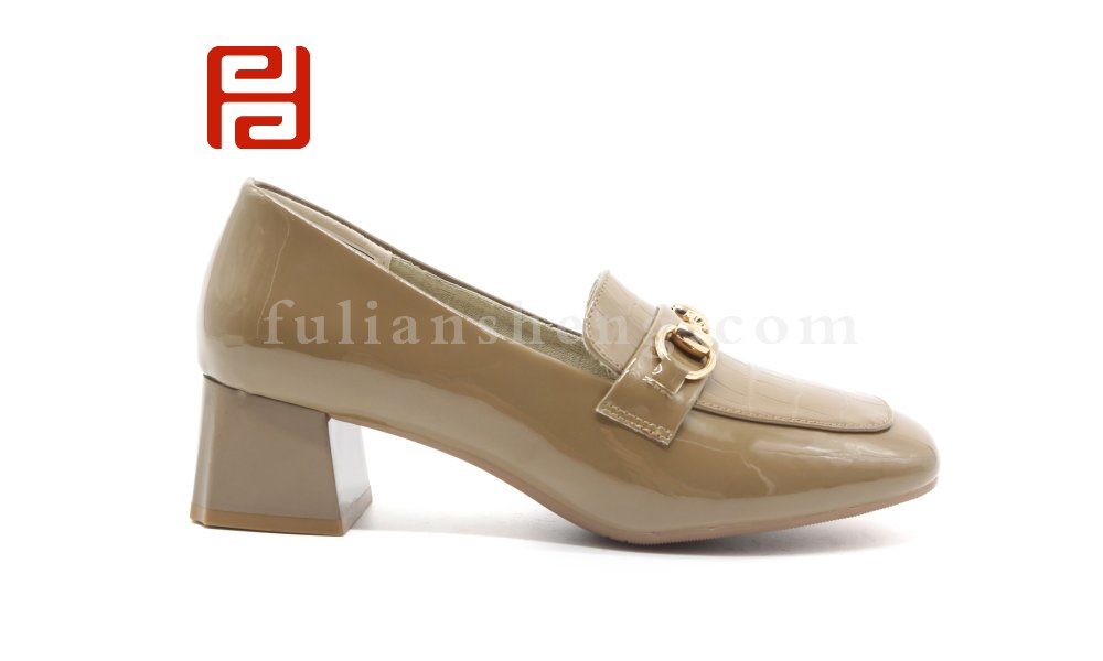 春季新款漆皮亮面粗跟舒適樂(lè)福鞋中跟時(shí)尚女單鞋