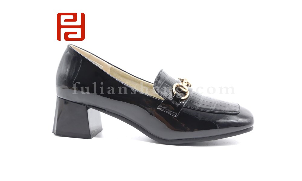 春季新款漆皮亮面粗跟舒適樂(lè)福鞋中跟時(shí)尚女單鞋
